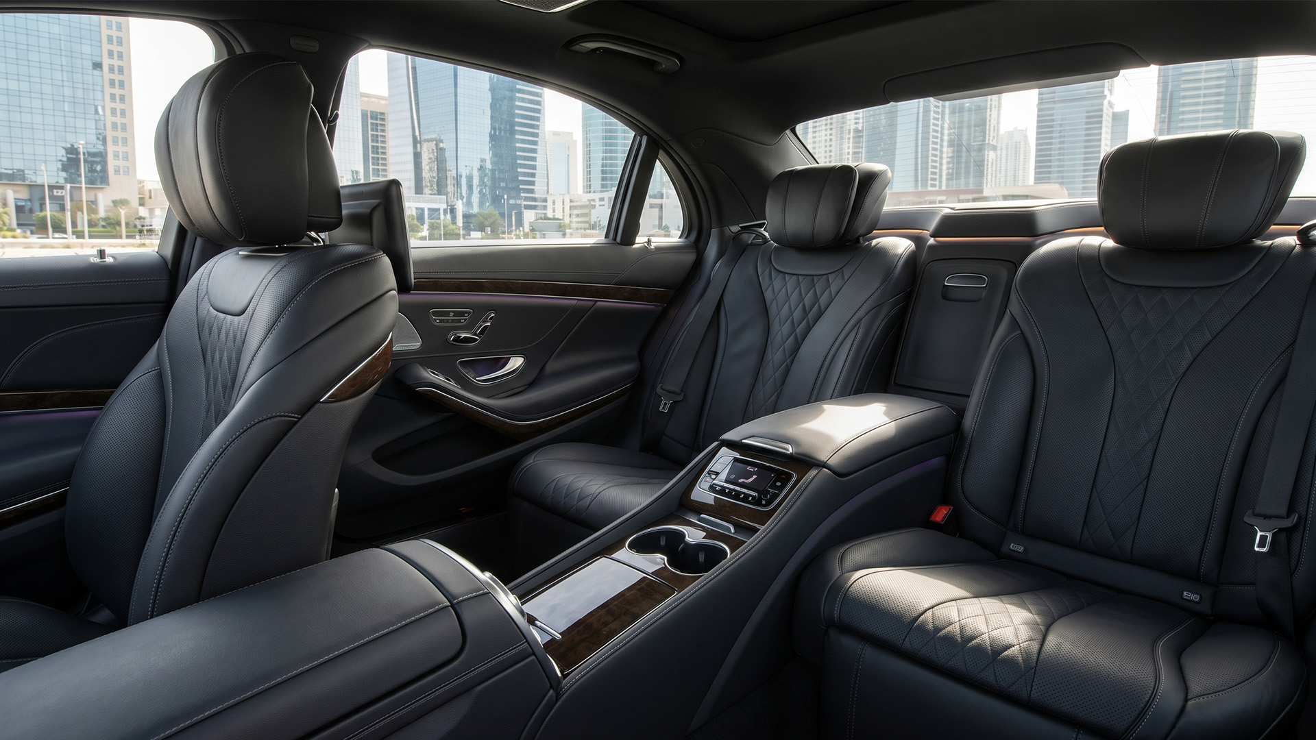 ultra_photorealistic_rear_interior_of_202605051752